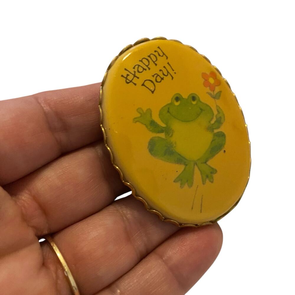 Vintage Hallmark 1.5"x2.5" Gold Tone Enamel Frog Cameo Brooch Pin Happy Day!
